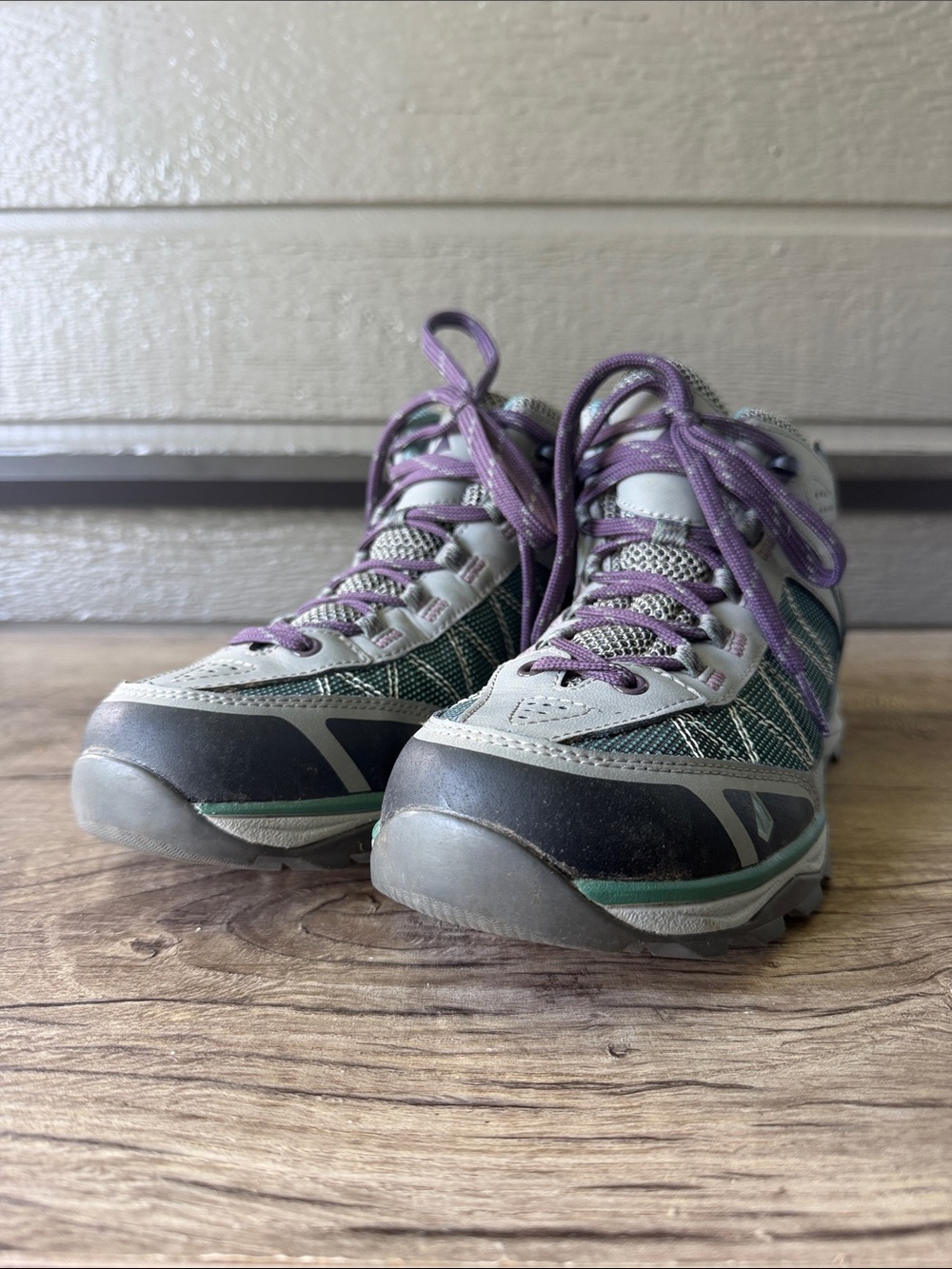 Vasque Women's Gray and Purple Hiking Ankle Boots size 10 M